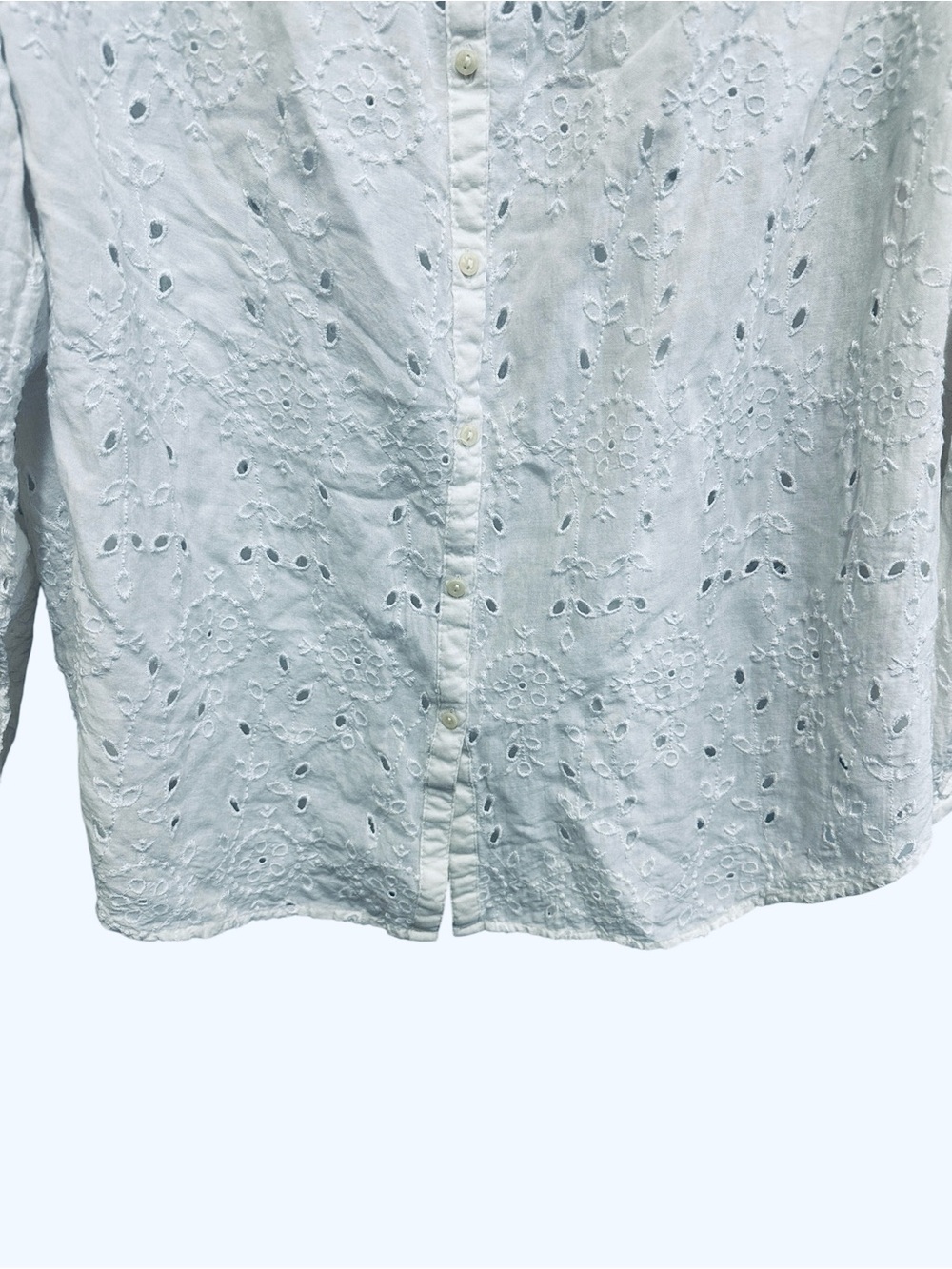 Old Navy white eyelet embroidered button down blouse Size M - Picture 6 of 10